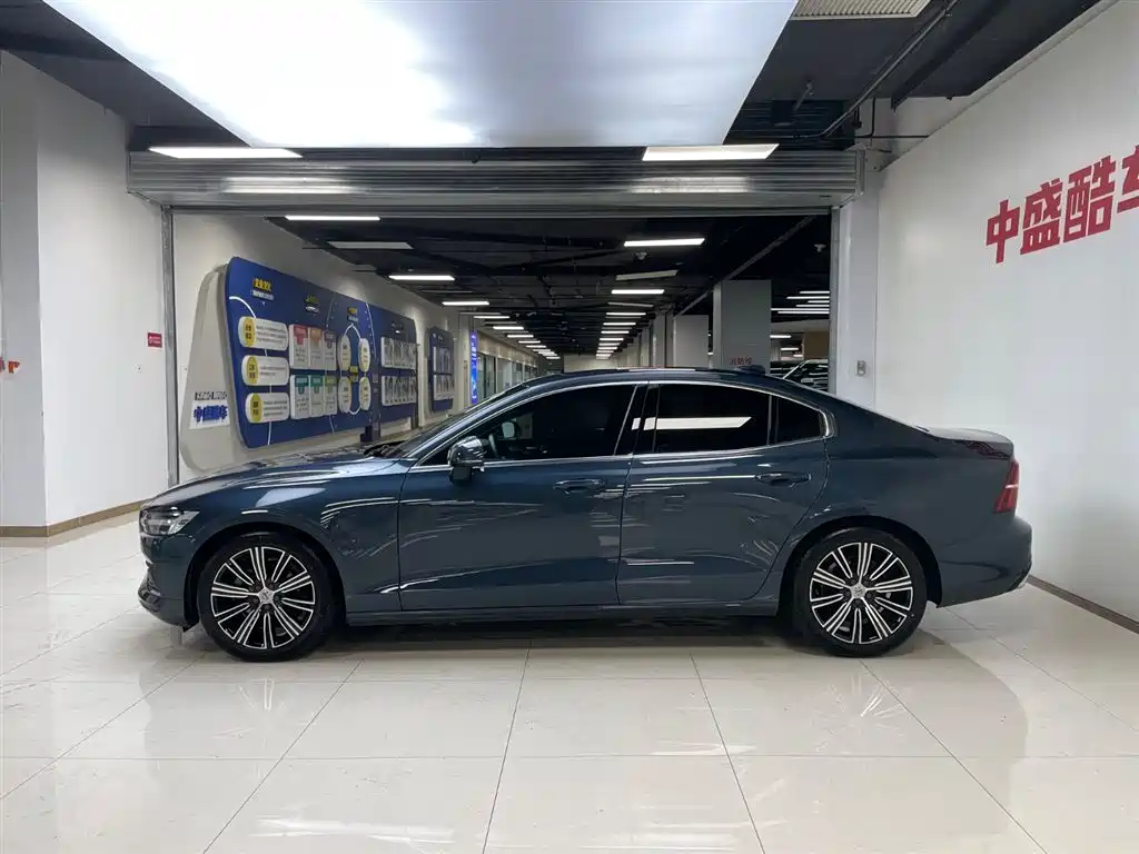Volvo S60 2021 T4 Momentum