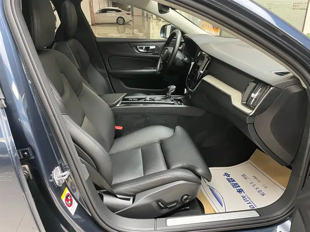 Volvo S60 2021 T4 Momentum