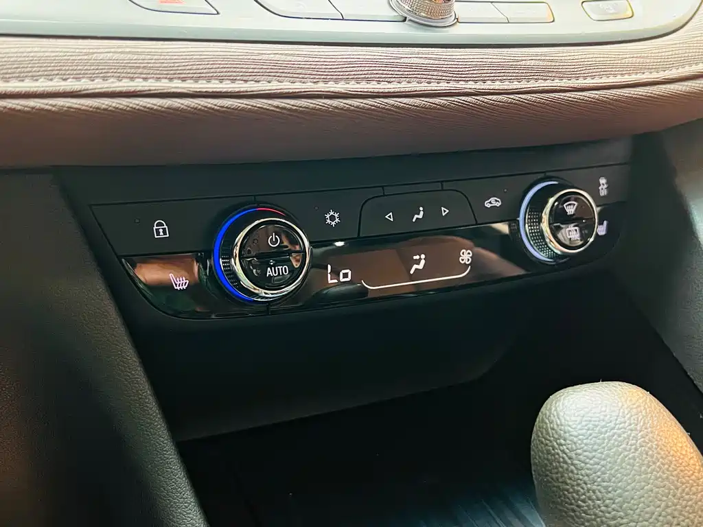 Buick GL6 2019 18T 6-Seater Connected Premium Edition China V