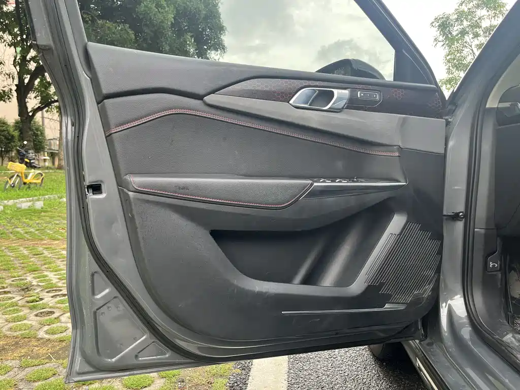 Lynk & Co 02 2018 2.0T DCT AWD Pro