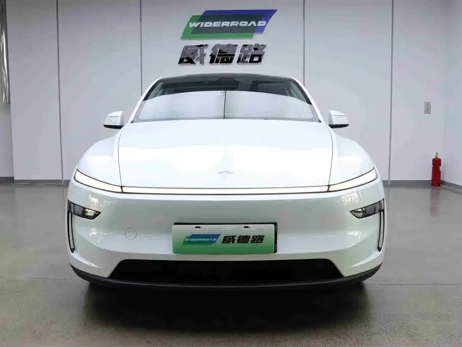 Model Y 2025 Rear-Wheel Drive