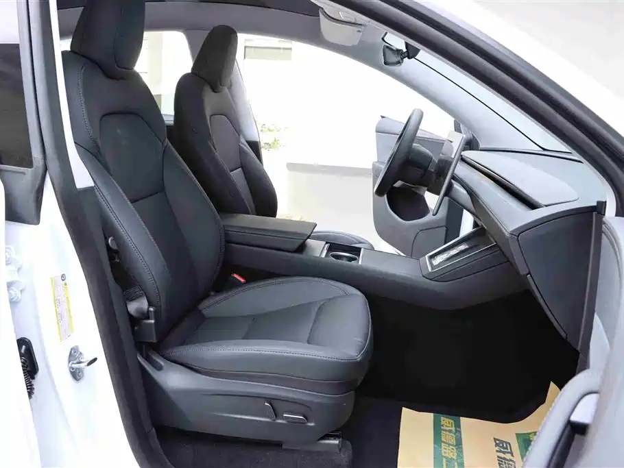 Model Y 2025 Rear-Wheel Drive