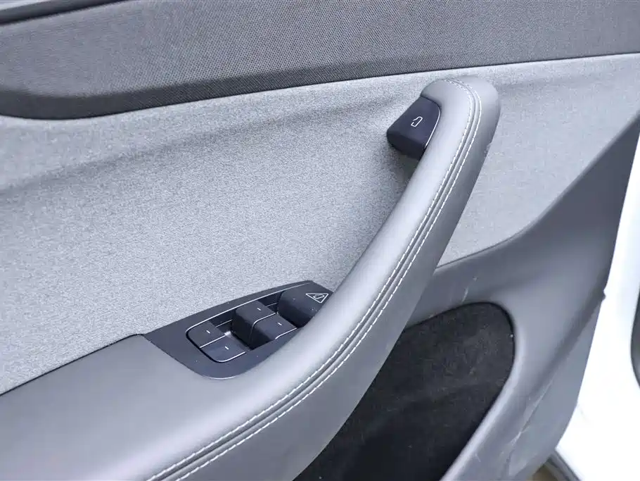 Model Y 2025 Rear-Wheel Drive
