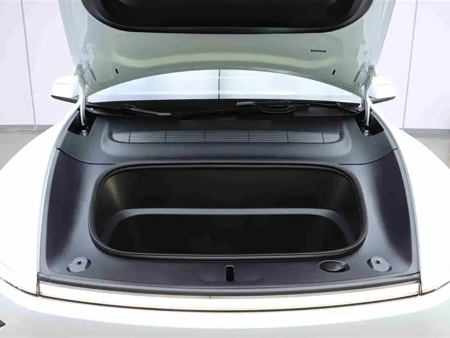 Model Y 2025 Rear-Wheel Drive