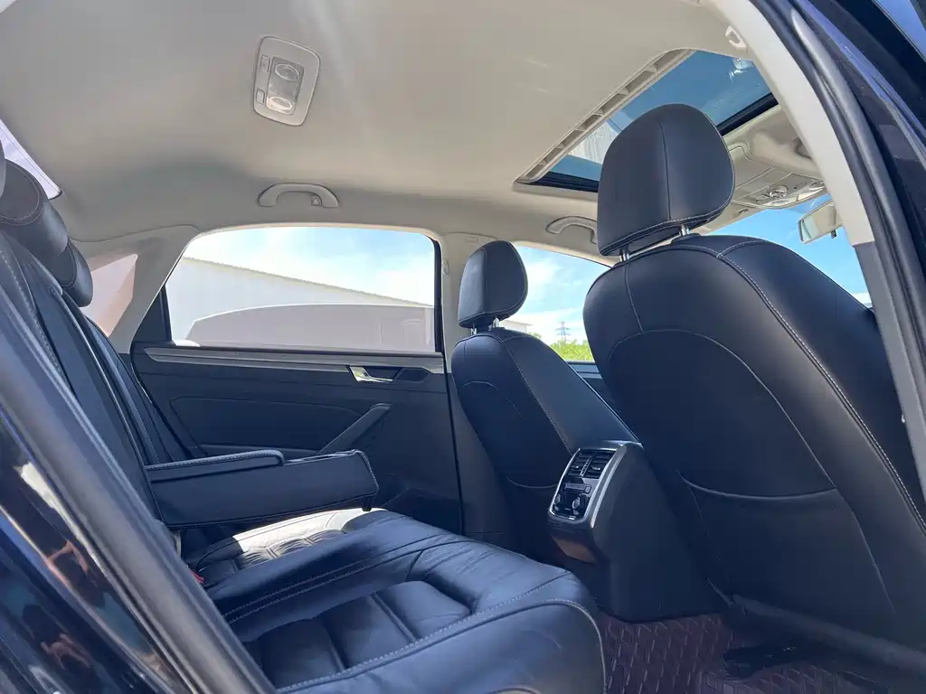 Passat 2017 330TSI DSG Zunrong Edition