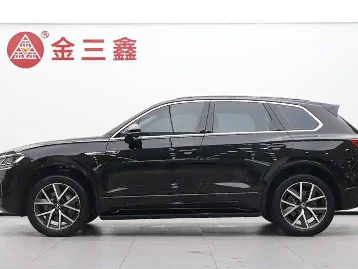 Volkswagen Touareg 2023 3.0TSI Sharp Edition Classic Sport Package