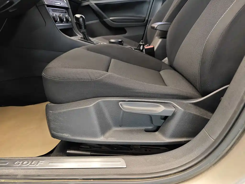 Volkswagen Golf 2015 1.6L Automatic Fashion