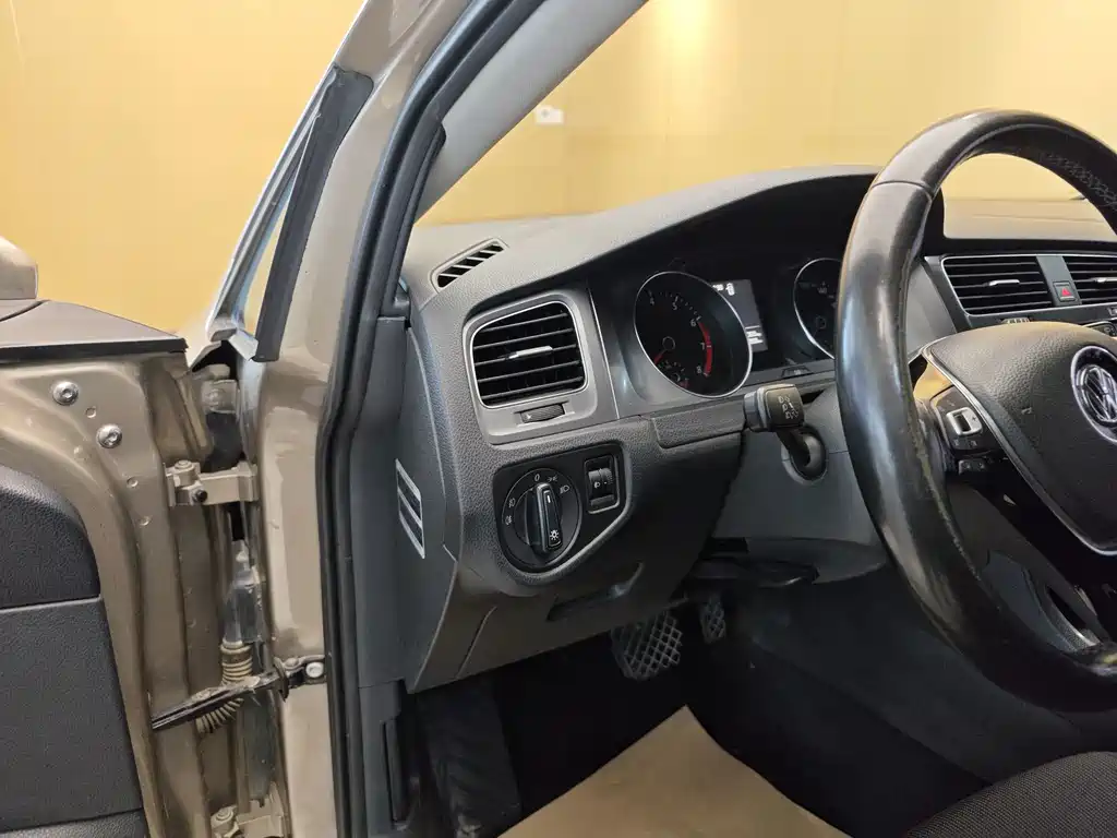 Volkswagen Golf 2015 1.6L Automatic Fashion