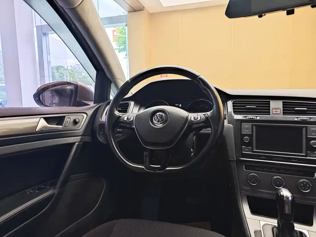 Volkswagen Golf 2015 1.6L Automatic Fashion