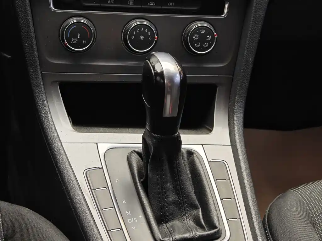 Volkswagen Golf 2015 1.6L Automatic Fashion