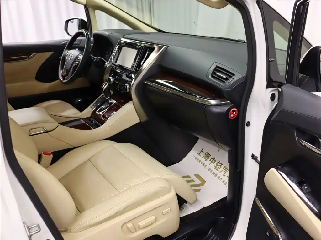 Alphard 2015 3.5L Luxury Edition