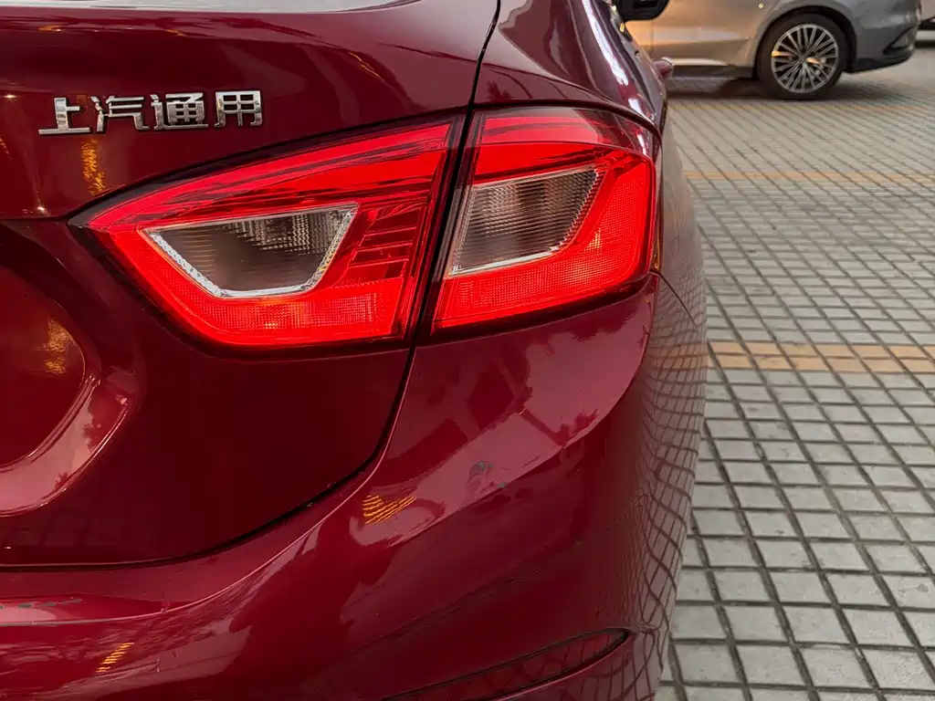 Chevrolet Cruze 2017 1.5L Automatic Pioneer Sunroof Edition
