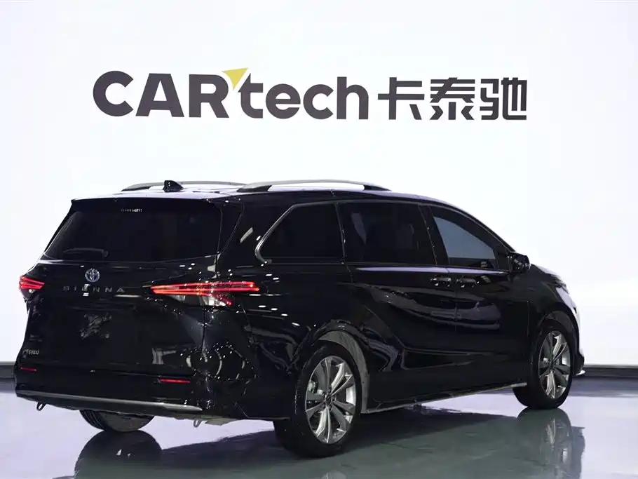 Toyota Sienna 2023 2.5L Hybrid Premium Edition