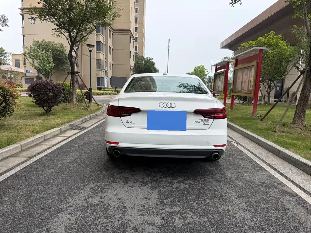 Audi A4L 2018 30th Anniversary 40 TFSI