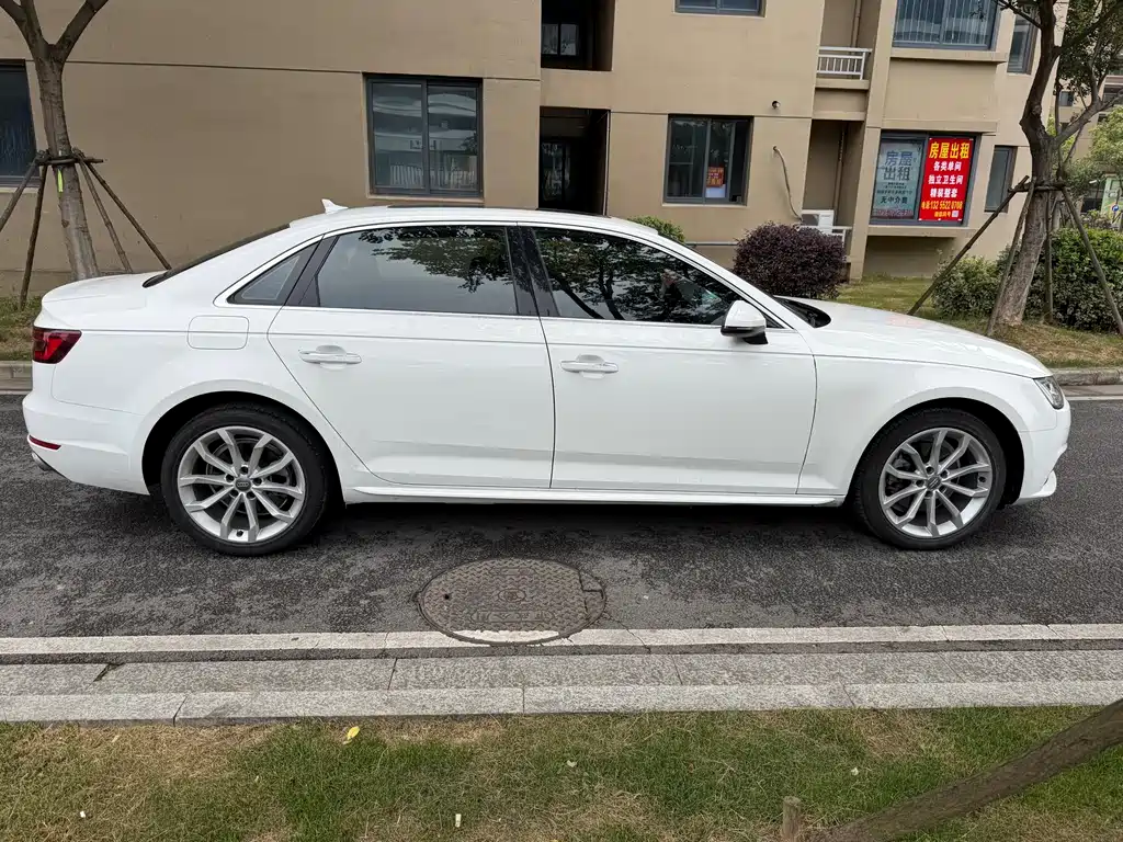 Audi A4L 2018 30th Anniversary 40 TFSI