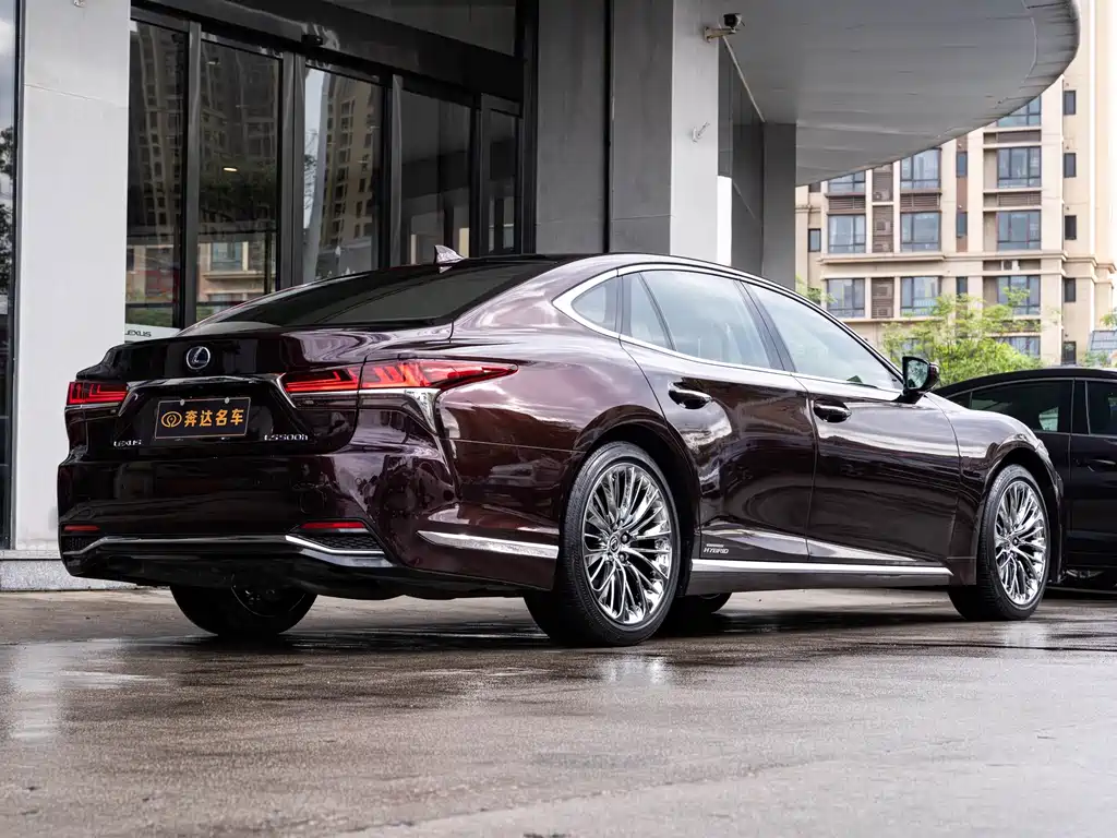 Lexus LS 2018 500h Executive Edition China V