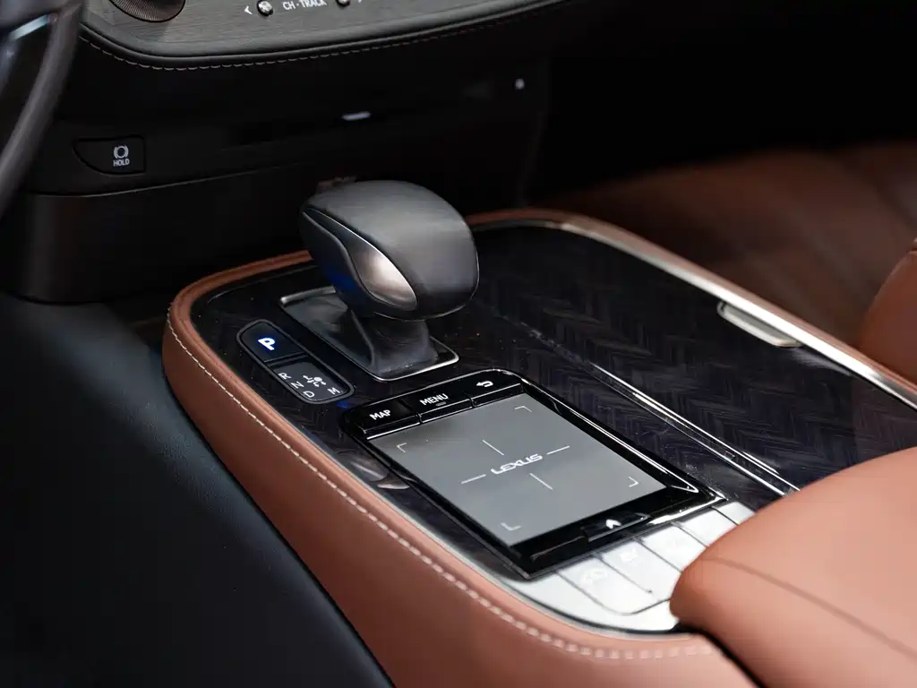 Lexus LS 2018 500h Executive Edition China V