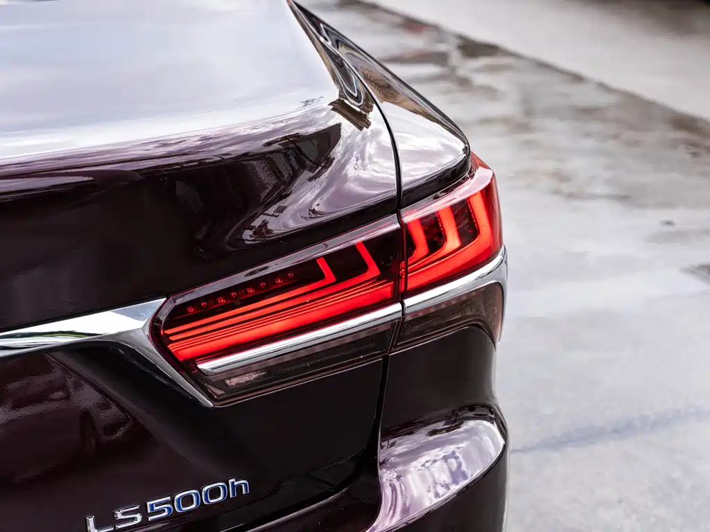 Lexus LS 2018 500h Executive Edition China V