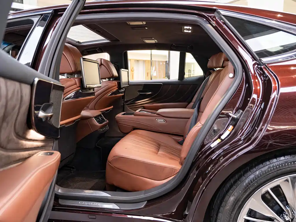 Lexus LS 2018 500h Executive Edition China V