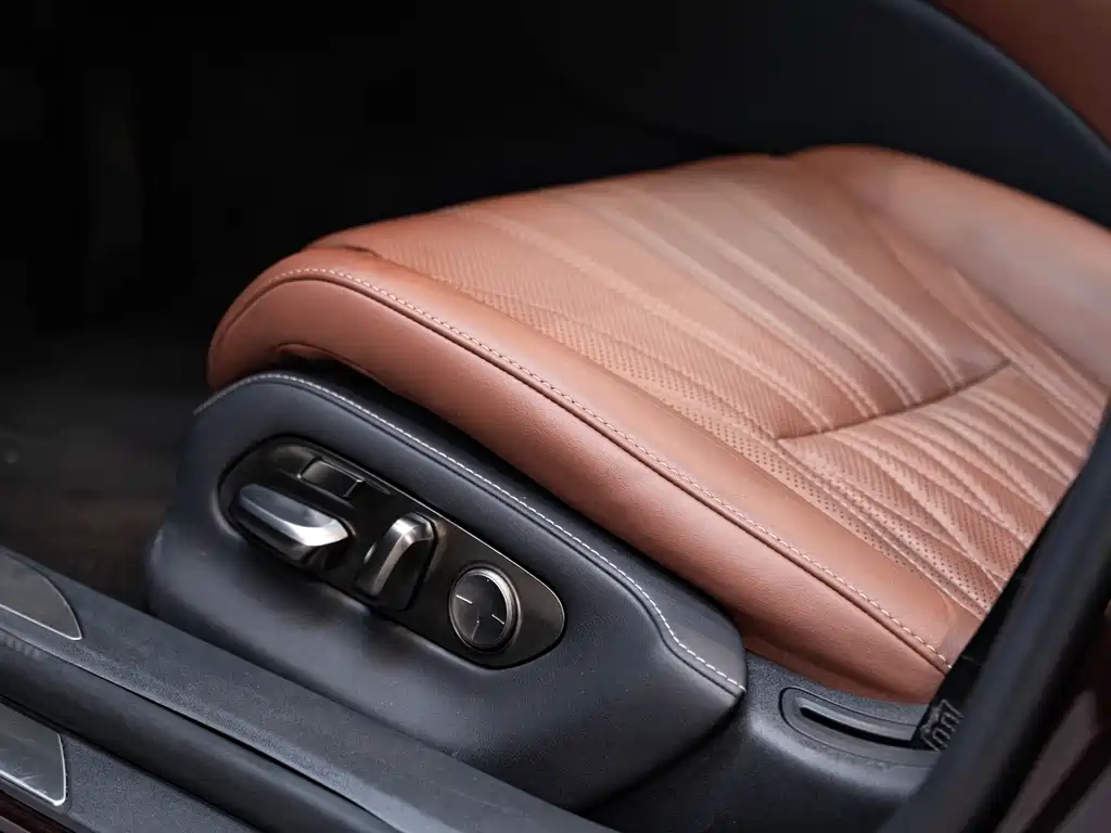 Lexus LS 2018 500h Executive Edition China V