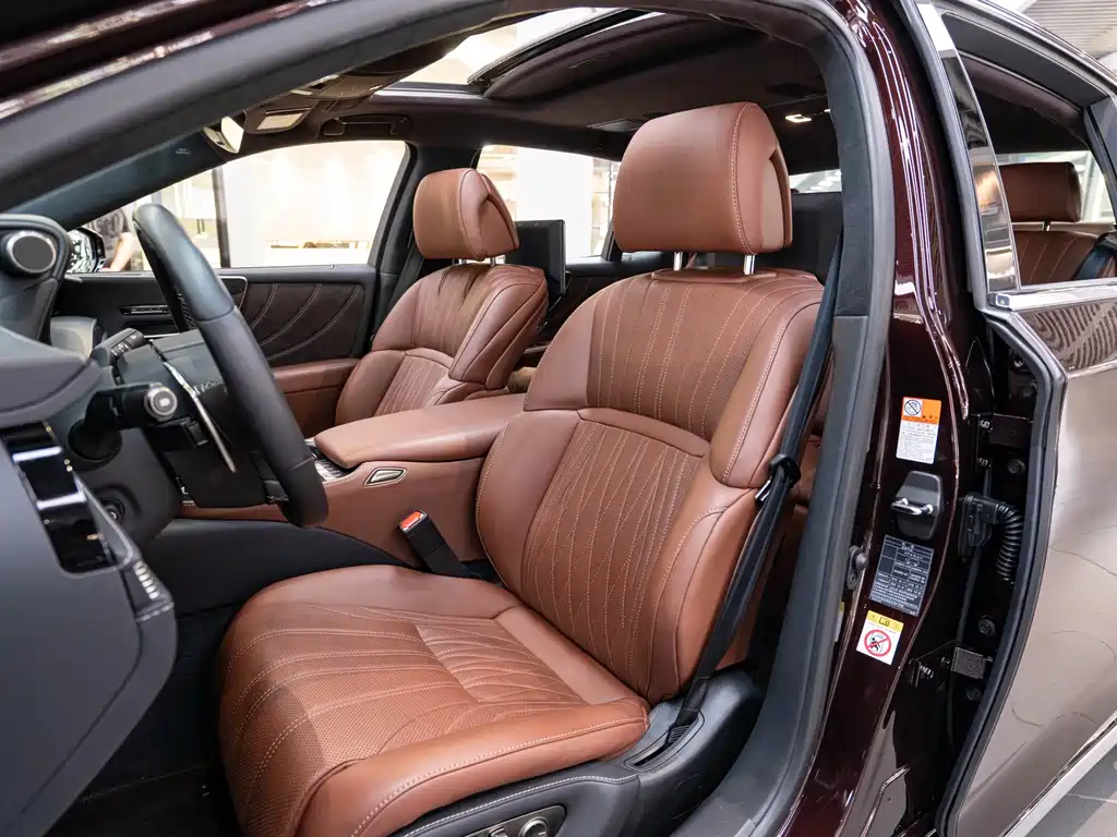 Lexus LS 2018 500h Executive Edition China V