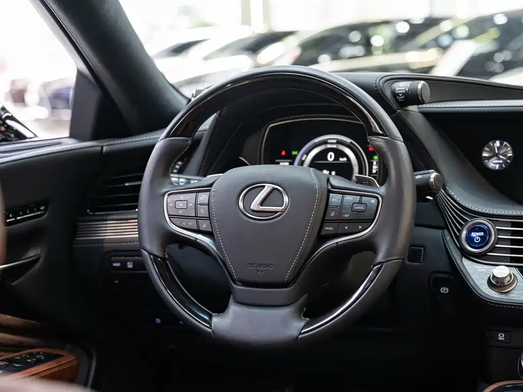 Lexus LS 2018 500h Executive Edition China V
