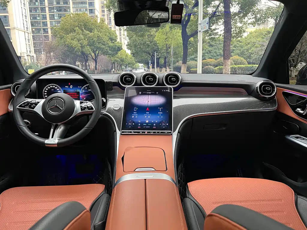 Mercedes-Benz GLC 2023 GLC 260 L 4MATIC Dynamic 5-seat Model
