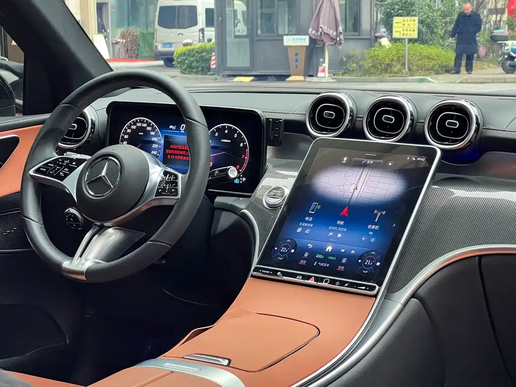 Mercedes-Benz GLC 2023 GLC 260 L 4MATIC Dynamic 5-seat Model