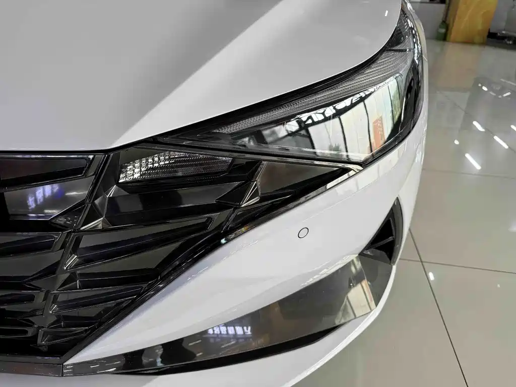 Hyundai Elantra 2022 240TGDi DCT LUX Premium Edition