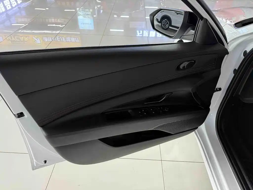 Hyundai Elantra 2022 240TGDi DCT LUX Premium Edition