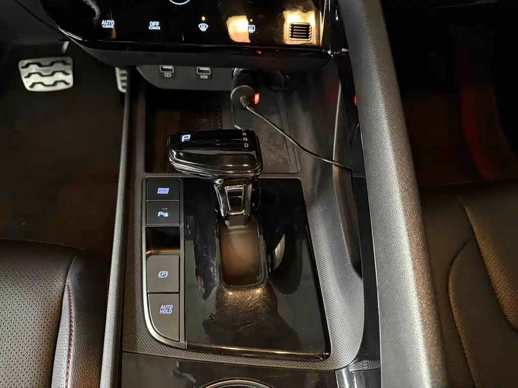 Hyundai Elantra 2022 240TGDi DCT LUX Premium Edition