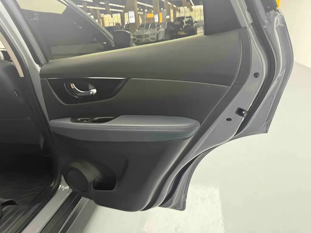 Nissan X-Trail 2025 Honor 2.0L FWD Leading Edition