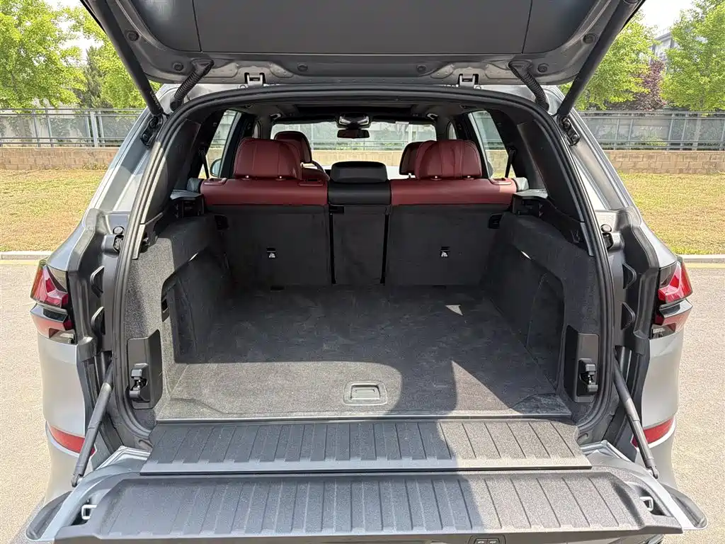 BMW X5 2025 xDrive 40Li M Sport Night Edition