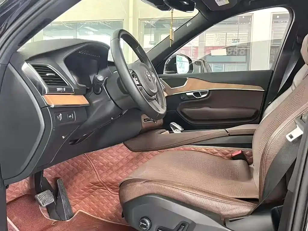 Volvo XC90 2022 B5 Momentum 7-Seater