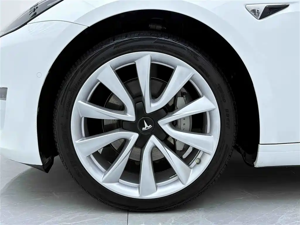 Model 3 2020 Long Range Rear-Wheel Drive