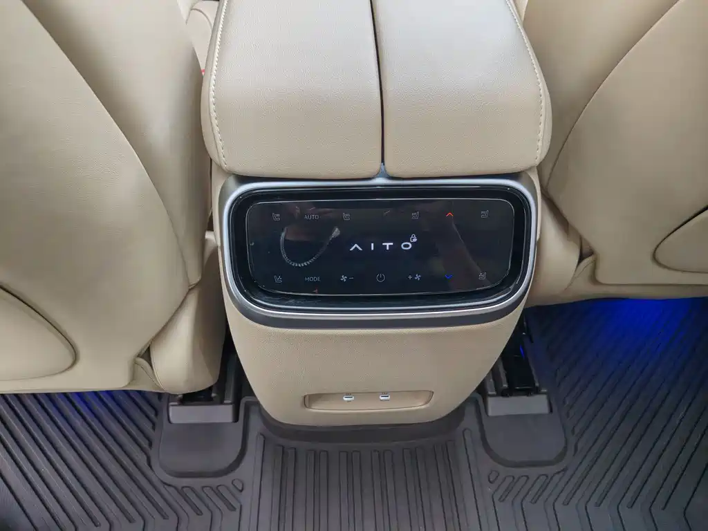 AITO M7 1.5T RWD Plus 5-Seater 2024