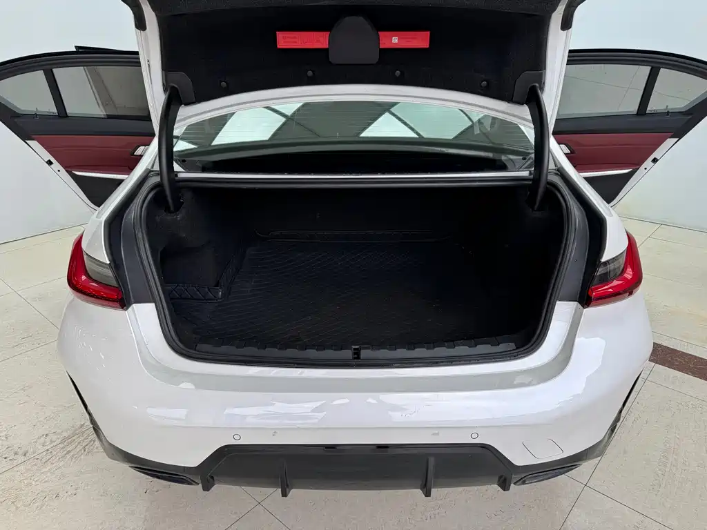 BMW 3 Series 2025 330Li M Sport Night Edition