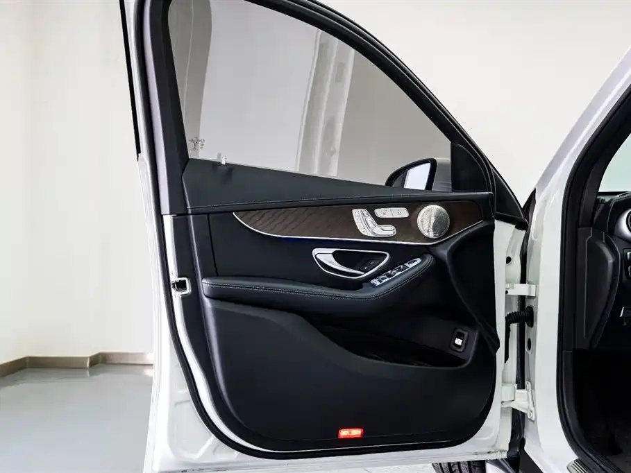 Mercedes-Benz GLC 300 L 4MATIC Dynamic Edition