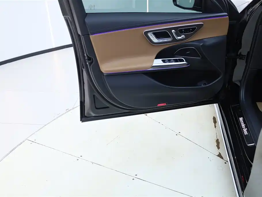 Mercedes-Benz E-Class 2024 E 300 L Fashion Edition