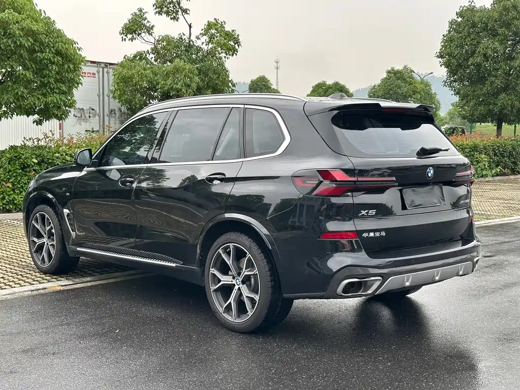 BMW X5 2025 xDrive 30Li Prestige Edition M Sport Night Package