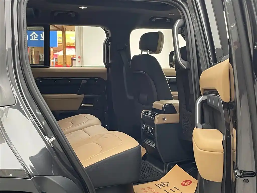 Land Rover Defender 2025 110 3.0T P400 Dark Edition