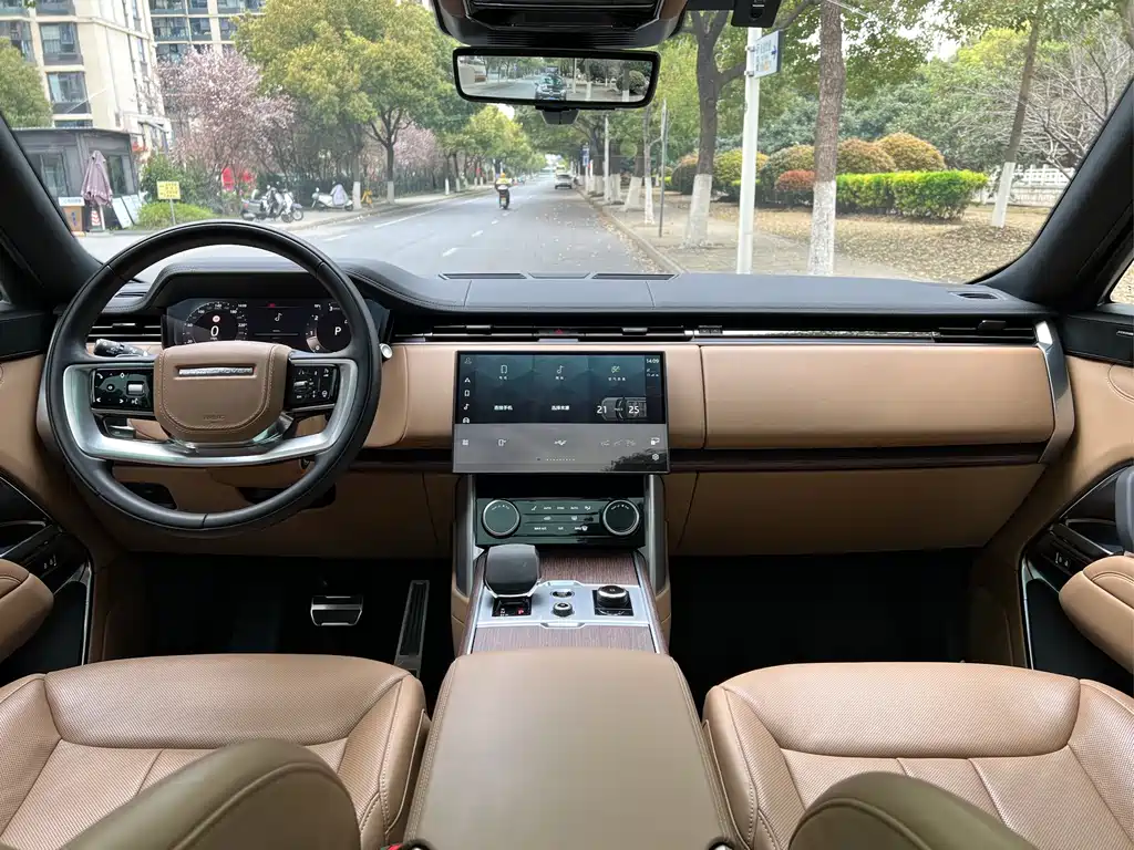 Range Rover 2023 3.0 L6 360PS Vogue Edition