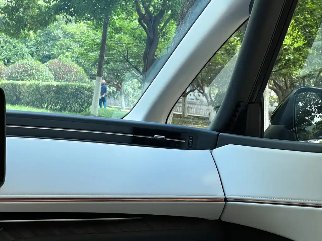 Lexus LM 2023 500h Six-Seater Prestige Edition