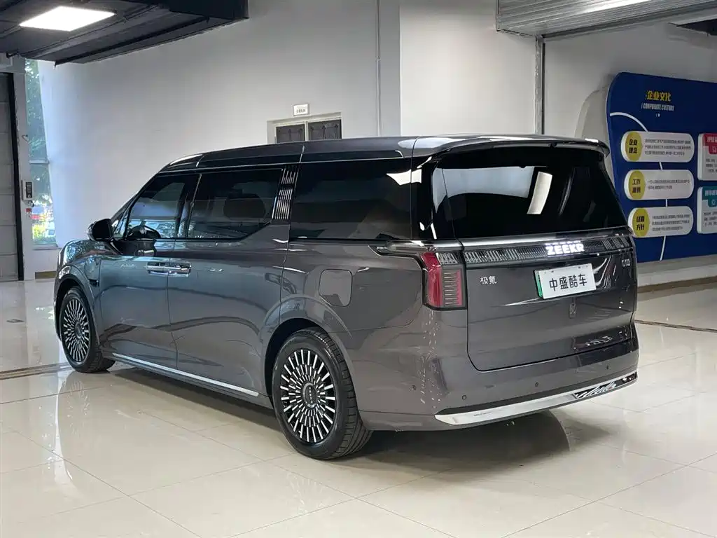 Zeekr 009 2024 Seven-Seater Aisle Edition AWD 108kWh
