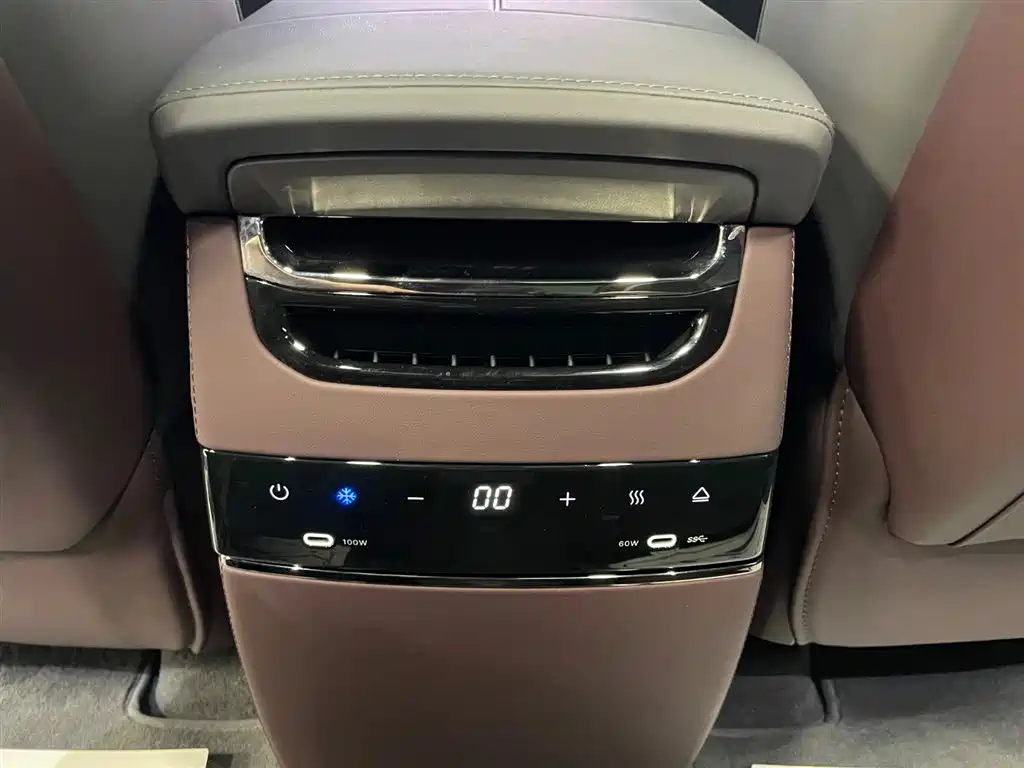 Zeekr 009 2024 Seven-Seater Aisle Edition AWD 108kWh