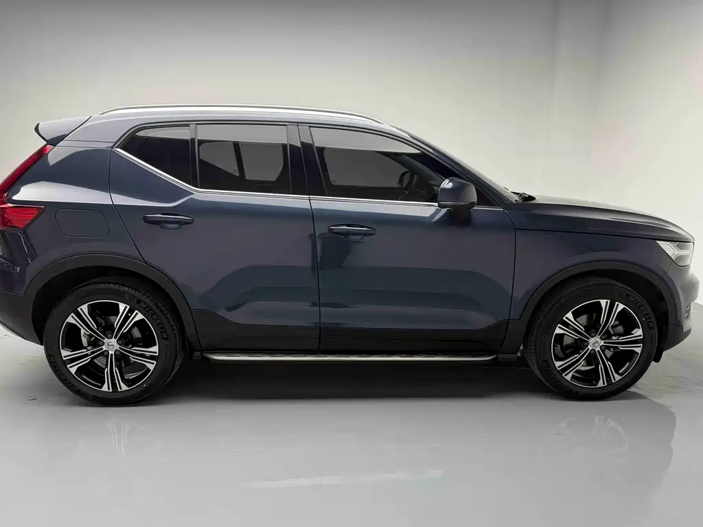Volvo XC40 2022 T4 AWD Momentum