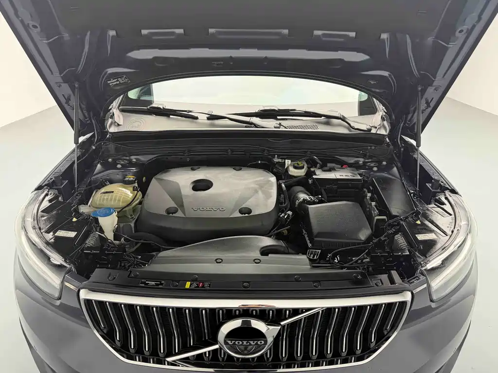 Volvo XC40 2022 T4 AWD Momentum