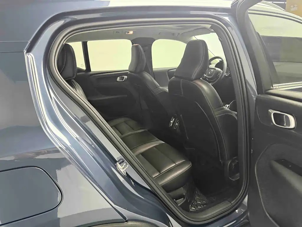 Volvo XC40 2022 T4 AWD Momentum