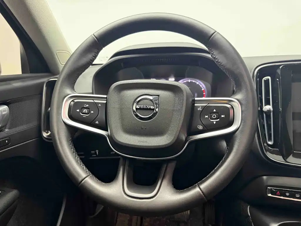 Volvo XC40 2022 T4 AWD Momentum