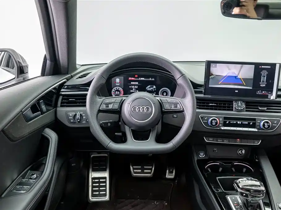 Audi A4L 2024 40 TFSI Luxury Dynamic Edition